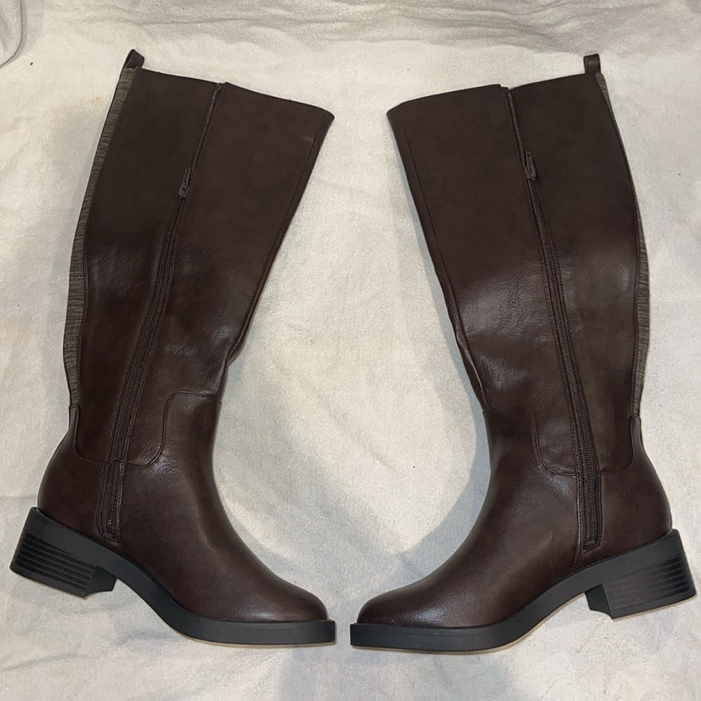 LIFE STRIDE Women’s Dark Brown Blythe Zip up boot size 6